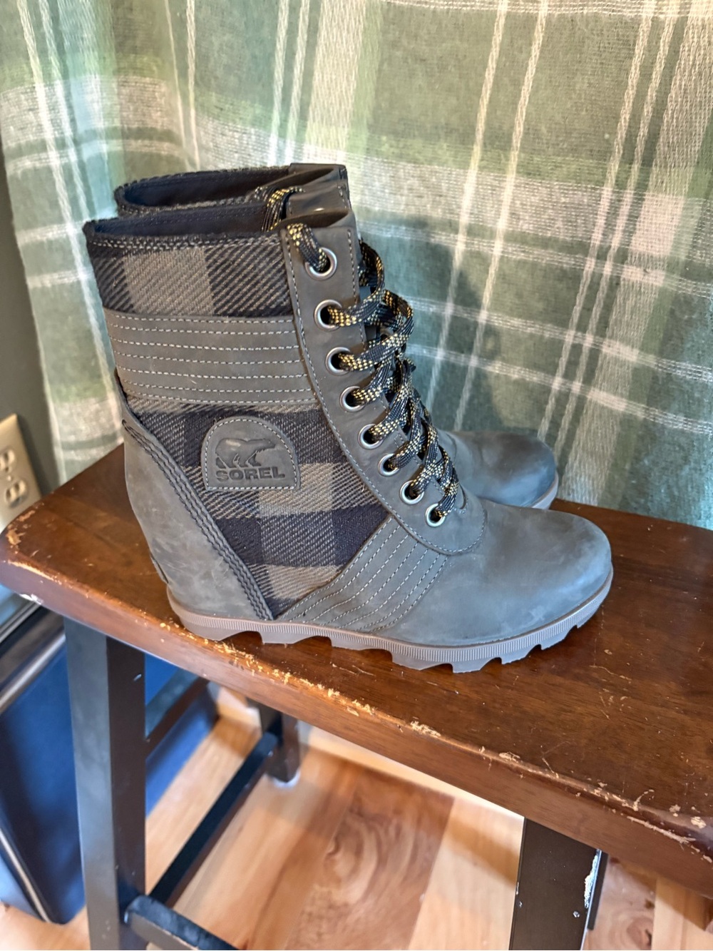Sorel Women's Lexie wedge Gray Plaid Lace-Up Boots